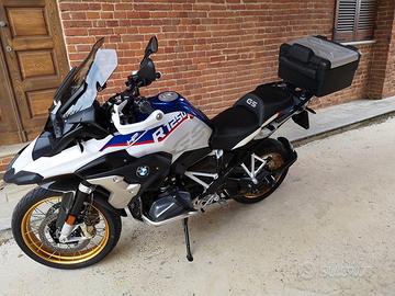 Bmw r 1250 gs - tris valige+nav+akrap