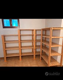 Scaffalatura angolare in legno