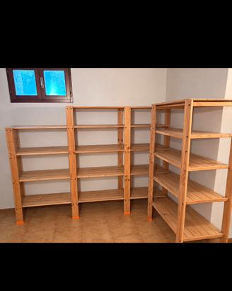 Scaffalatura angolare in legno