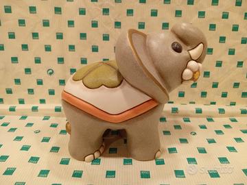 elefante con fiore thun