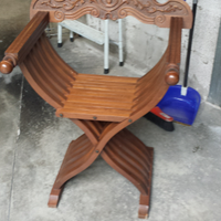 Sedia ed orologio vintage