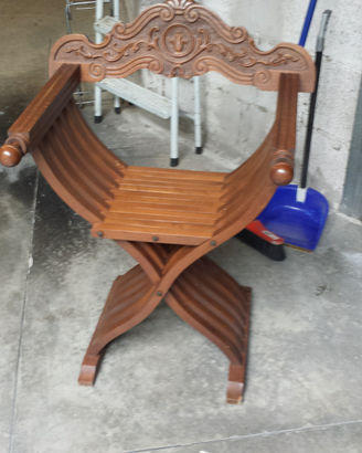 Sedia ed orologio vintage