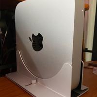 Mac Mini M2 Pro + Supporto in Alluminio verticale.