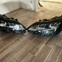 fari anteriori pegeout 3008 anno 2023