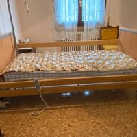 Letto motorizzato per infermi