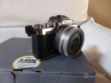 NIKON ZFC con zoom 16-50, SD e custodia