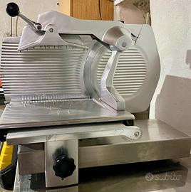 Affettatrice professionale Italiana Macchi A330