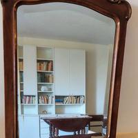 Specchio sagomato e molato con cornice in legno 