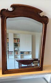 Specchio sagomato e molato con cornice in legno 