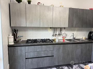 Cucina e parete attrezzata