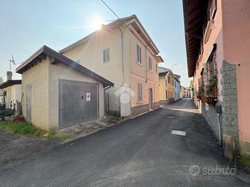 CASA SEMINDIPENDENTE A CASSOLNOVO