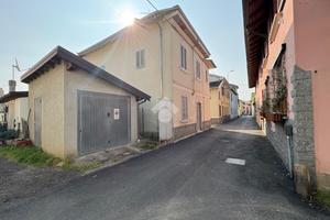 CASA SEMINDIPENDENTE A CASSOLNOVO