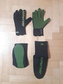 Guanti e calzari sub