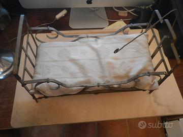 Antico  lettino bambola ripieghevole primi 900.