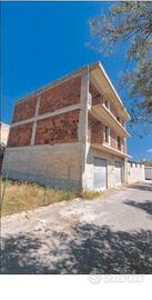 Casa con terreno e magazzino artigianale