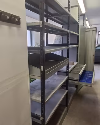 Scaffali usati ma come nuovi.