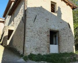 2 PORZIONI DI CASALE IN PIETRA VICINO SPOLETO