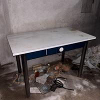 Tavolo in formica anni 70