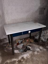 Tavolo in formica anni 70