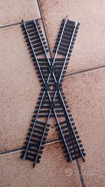 Trenini binari modellismo ferroviario 