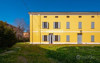 Splendida porzione di Villa Storica a Corlo