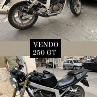Hyosung Comet GT 250 - 2004 - 18.000 km