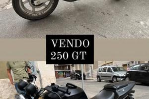 Hyosung Comet GT 250 - 2004 - 18.000 km