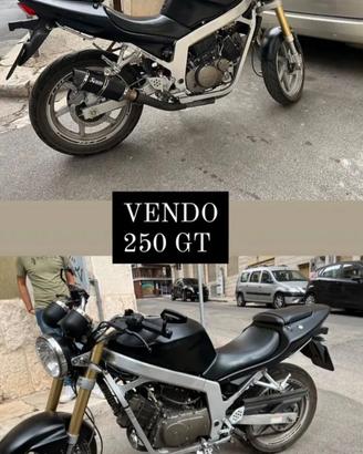 Hyosung Comet GT 250 - 2004 - 19.000 km