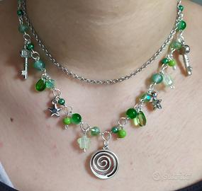 collana verde con spirale 