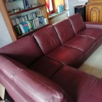 Divano ad angolo in pelle vinaccia bordeau