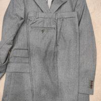 abito grigio a righe