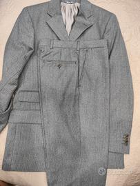 abito grigio a righe