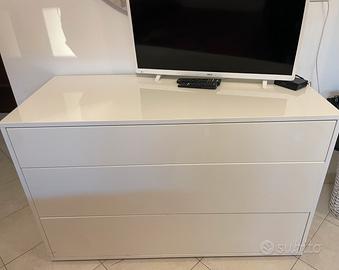 Comó, comodini e specchio