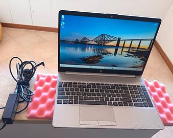 HP 250 G8 15,6" 4-core i3-11gen 16GB-256GB MVMe