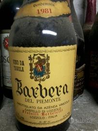 Bottiglie di vino da collezione o esposizione