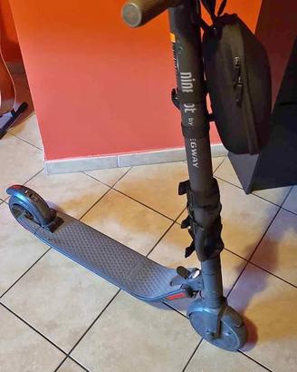 Monopattino elettrico Ninebot by Segway 