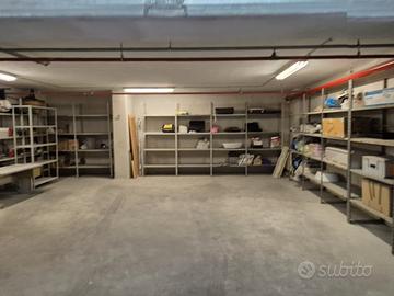 Box da 4 auto + 3 posti moto distinti