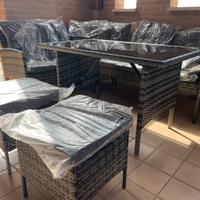 Set divano e tavolo da esterno