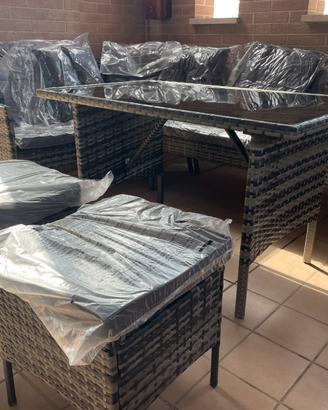 Set divano e tavolo da esterno