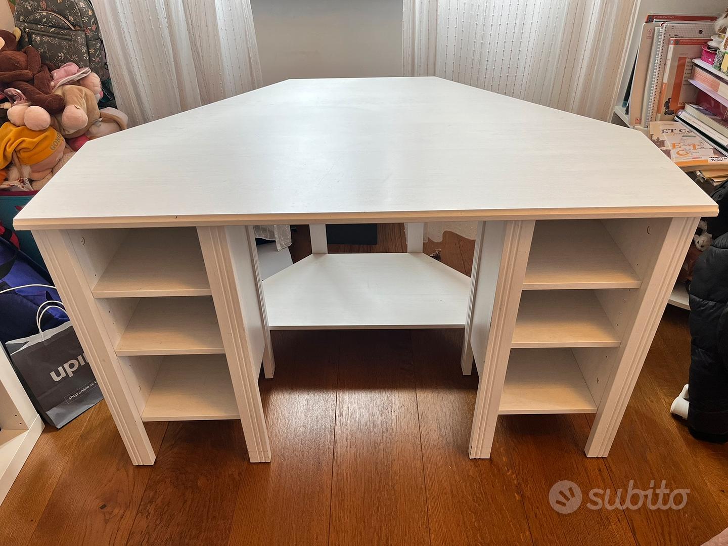 Scrivania angolare Ikea Arredamento e Casalinghi In vendita a