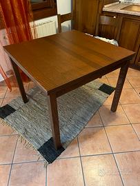Tavolo in legno allungabile