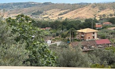 Piccolo casale con terreno