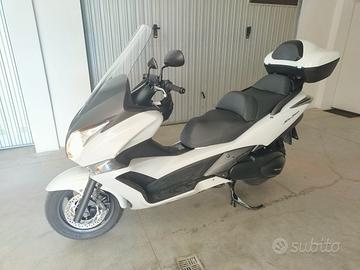 Scooter Honda SW-T400