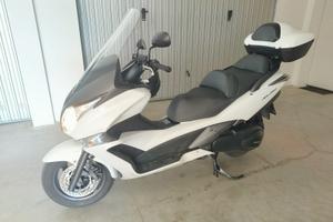 Scooter Honda SW-T400