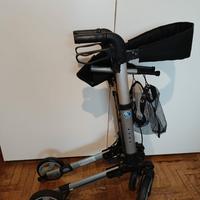 Deambulatore pieghevole con cestino