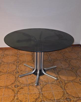 Tavolo rotondo in metallo cromato e vetro