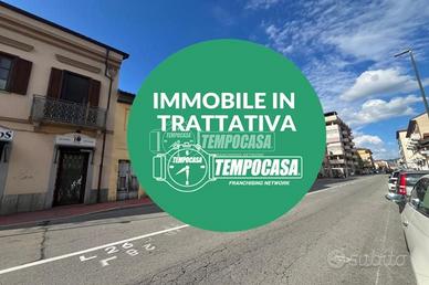 INTERA PLAZZINA DA RISTRUTTURARE