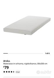 Materasso singolo e rete a doghe