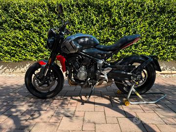 TRIUMPH TRIDENT 660
