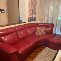 Divano ad angolo con pouf